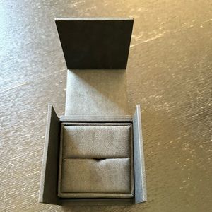 Brand New Authentic David Yurman medium jewelry box for ring